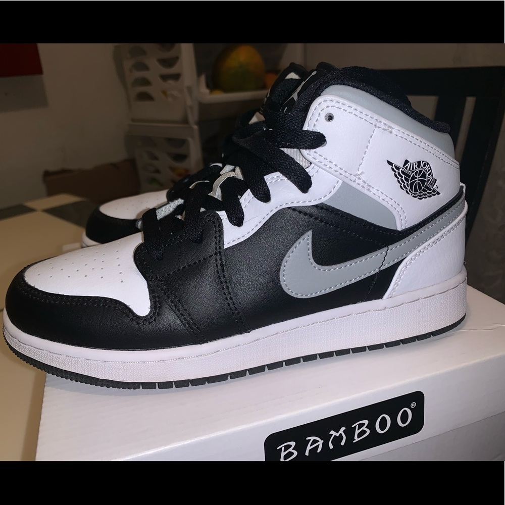 Air Jordan 1 Mid White Shadow